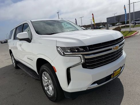 Used 2024 Chevrolet Suburban LT RWD image 8
