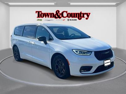 Certified 2024 Chrysler Pacifica Limited