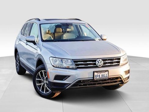 Used 2020 Volkswagen Tiguan SE w/ Panoramic Sunroof Package AWD/4WD image 2