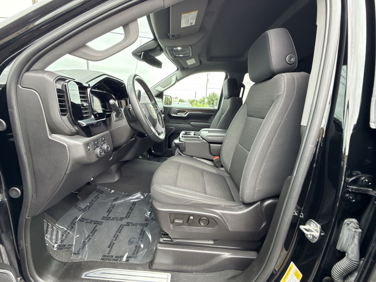 Used 2024 Chevrolet Silverado 1500 LT AWD/4WD image 12