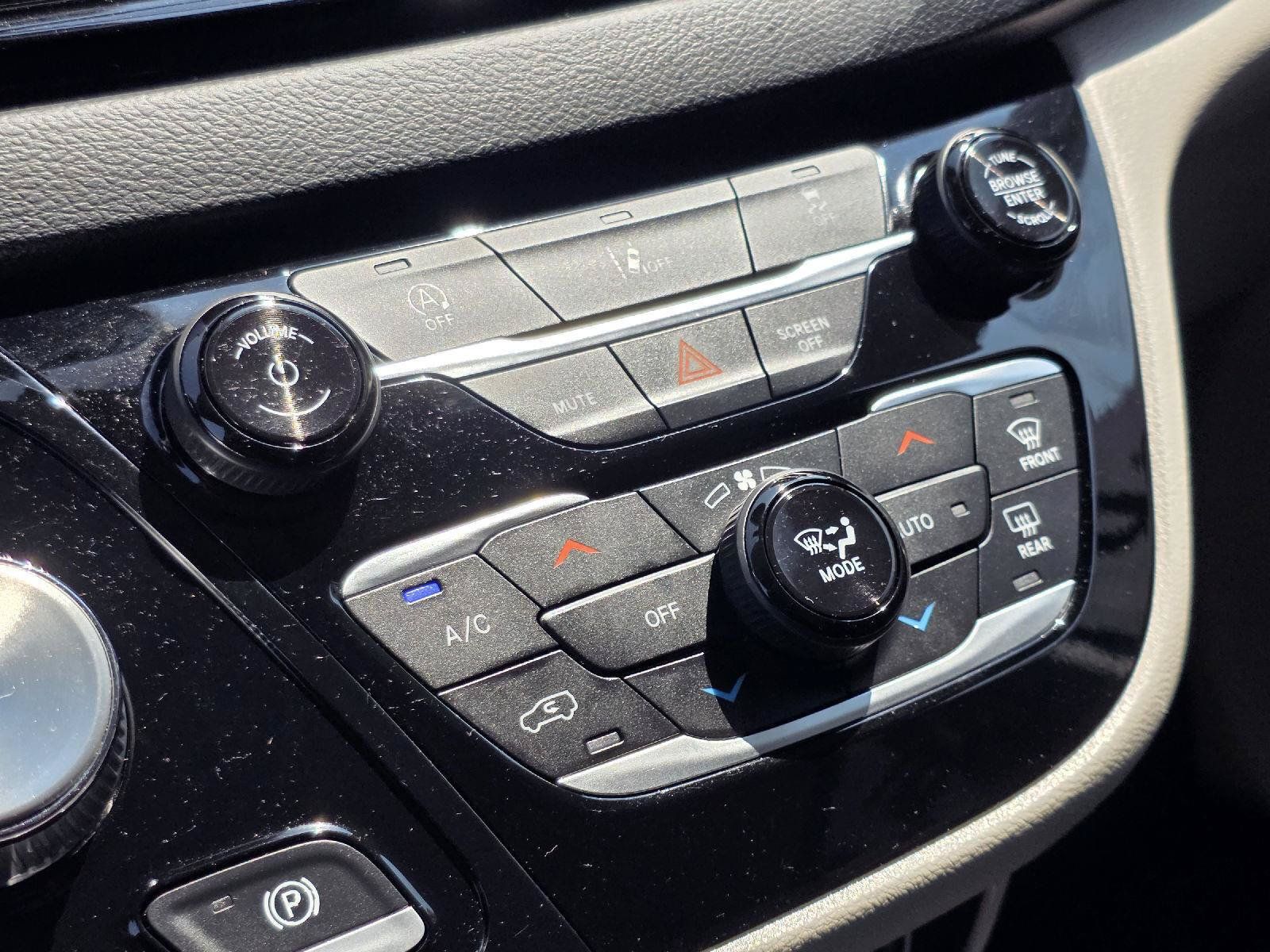 Used 2022 Chrysler Pacifica Touring-L FWD image 16