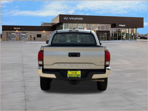 Used 2023 Toyota Tacoma SR5 RWD image 10
