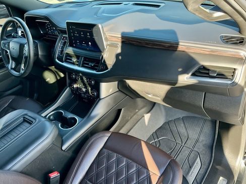 Used 2023 Chevrolet Suburban Z71 w/ Luxury Package image 24