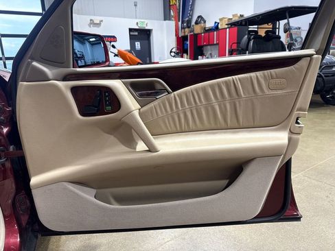 Used 1999 Mercedes-Benz E 320 Sedan image 69