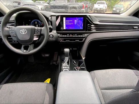 Used 2025 Toyota Camry LE w/ Convenience Package image 15