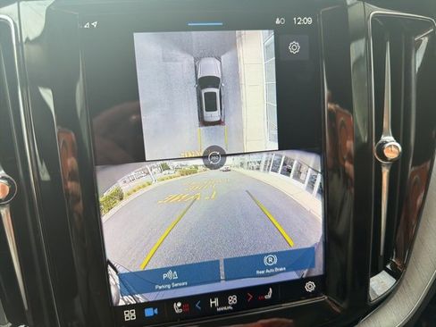 Certified 2025 Volvo XC60 B5 Plus image 21