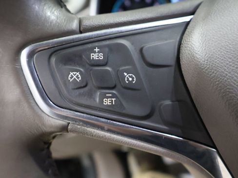 Used 2017 Chevrolet Malibu LT image 34