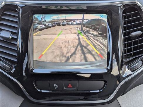 Used 2019 Jeep Cherokee Limited image 13