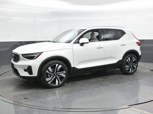 Used 2023 Volvo XC40 B5 Ultimate w/ Climate Package AWD/4WD image 9