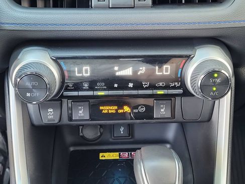 Used 2022 Toyota RAV4 XSE AWD/4WD image 19