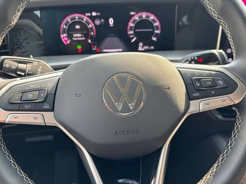 Used 2026 Volkswagen Tiguan SE AWD/4WD image 30