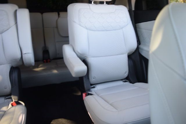 Used 2025 Ford Explorer Platinum w/ Ultimate Package AWD/4WD image 17