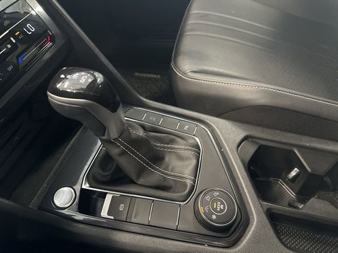 Certified 2024 Volkswagen Tiguan SE R-Line image 13