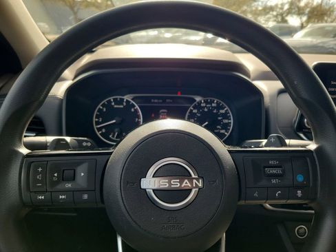 Used 2023 Nissan Rogue SV FWD image 18