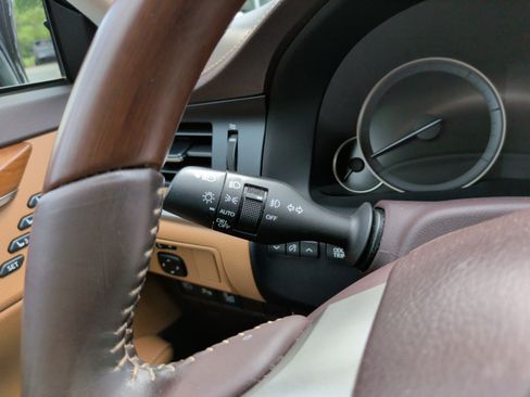 Used 2016 Lexus ES 350 w/ Luxury Package w/Wood Trim FWD image 23