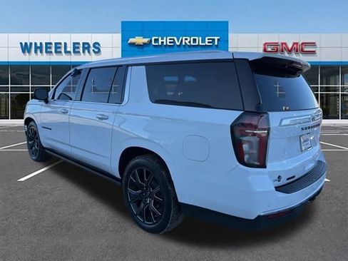 Used 2023 Chevrolet Suburban High Country image 3