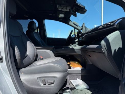 Used 2025 Toyota Sienna Platinum AWD/4WD image 20