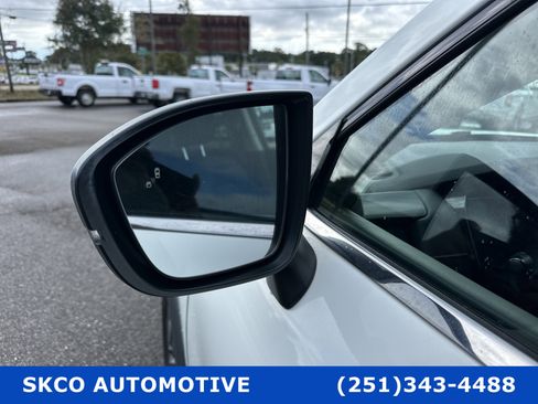 Used 2022 Nissan Pathfinder SV image 10