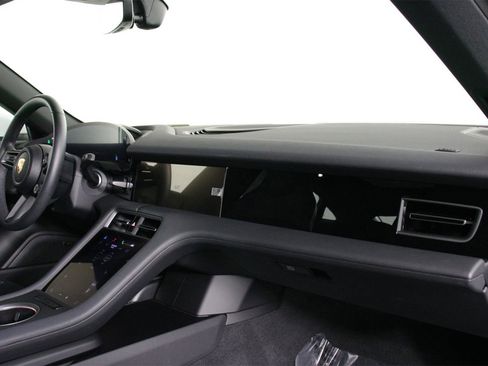 Used 2025 Porsche Taycan image 24