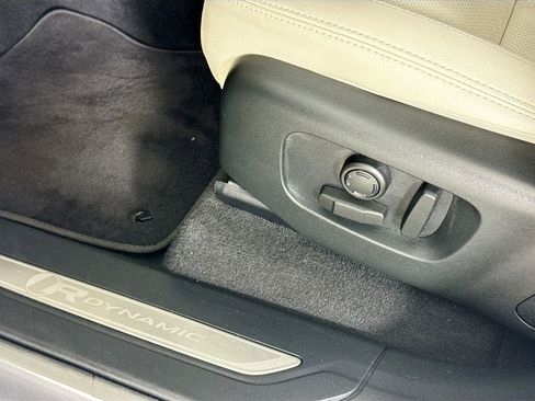 Used 2022 Land Rover Range Rover Velar R-Dynamic S image 18