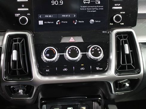 Used 2023 Kia Sorento LX image 8