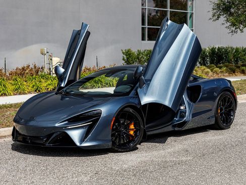 Used 2026 McLaren Artura RWD image 31