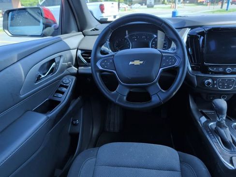 Used 2023 Chevrolet Traverse LT FWD image 3