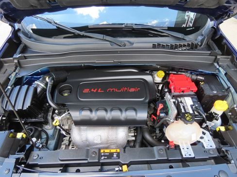 Used 2018 Jeep Renegade Latitude w/ UConnect 8.4 Nav Group FWD image 50