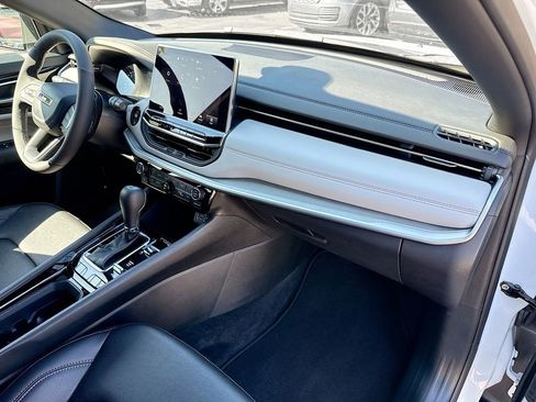 Used 2026 Jeep Compass Limited image 34