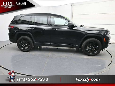 Used 2023 Jeep Grand Cherokee Altitude AWD/4WD image 14