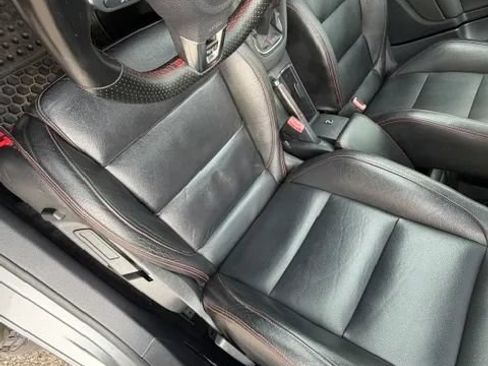 Used 2011 Volkswagen Golf 4-Door FWD image 26