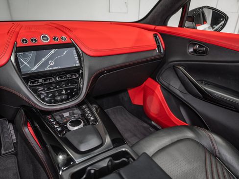 Used 2021 Aston Martin DBX AWD/4WD image 24
