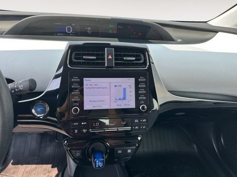 Used 2020 Toyota Prius LE AWD/4WD image 12