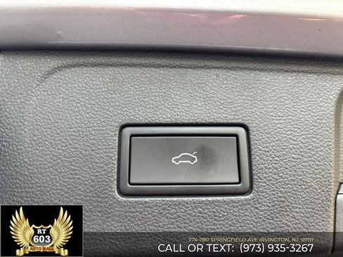 Used 2025 Volkswagen Atlas SE image 8