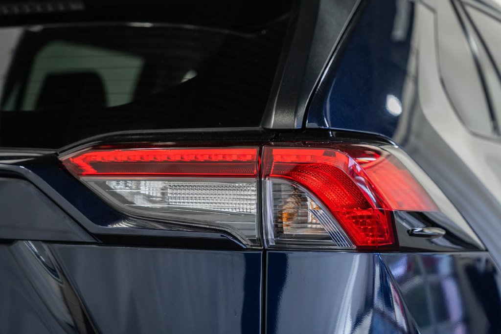 Used 2021 Toyota RAV4 XLE Premium FWD image 6