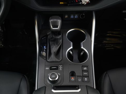 Used 2025 Toyota Highlander XSE image 19