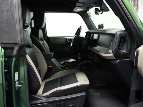 Used 2024 Ford Bronco Wildtrak image 16