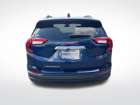 Used 2022 GMC Terrain SLE w/ Driver Convenience Package image 4