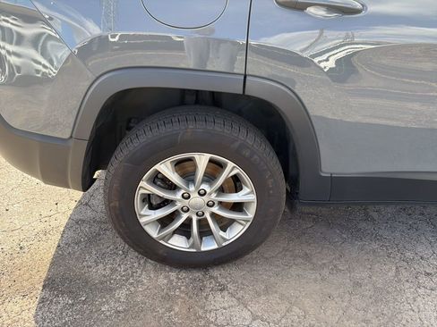 Certified 2021 Jeep Cherokee Latitude Lux w/ Comfort/Convenience Group image 32