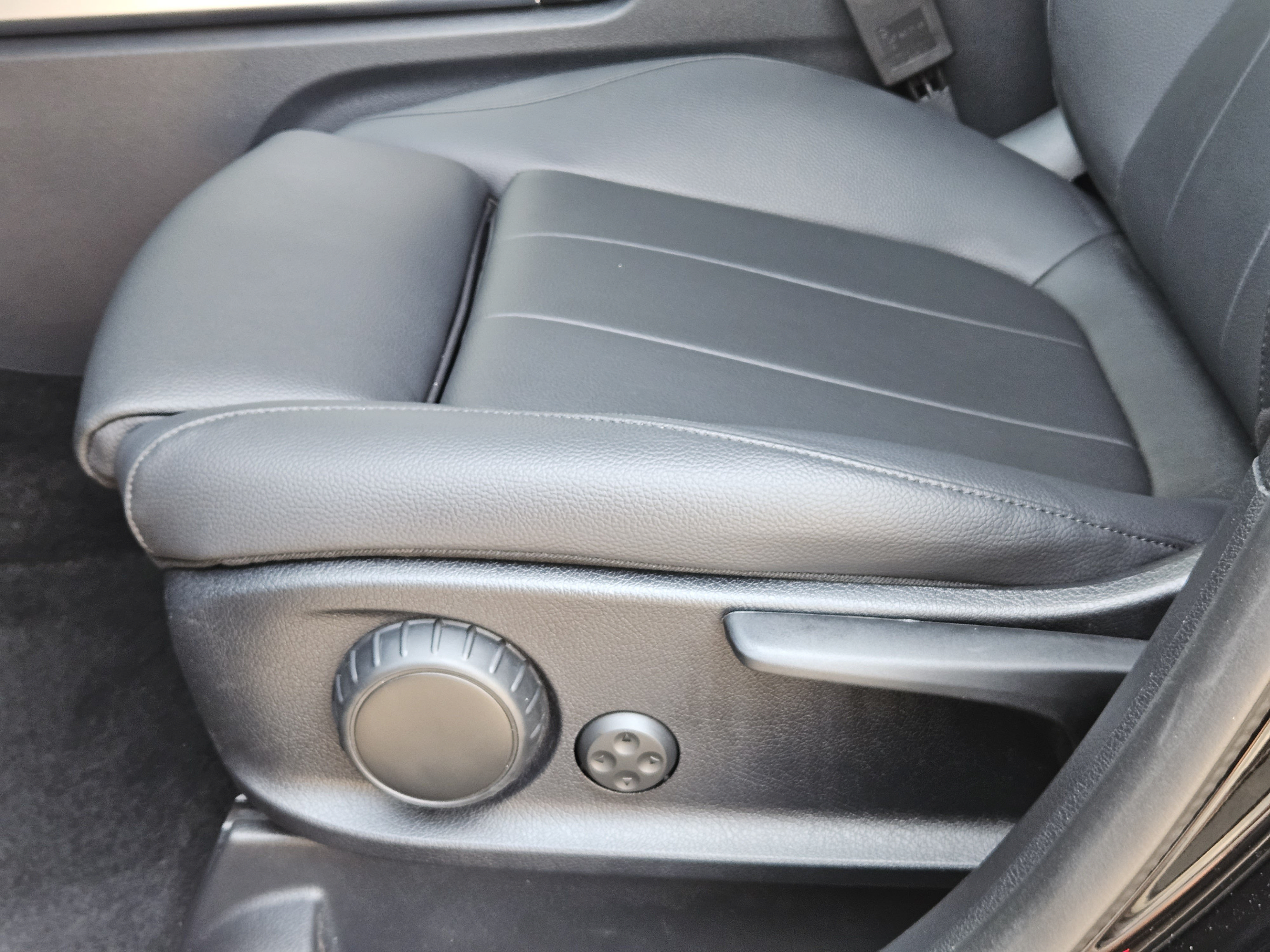 Used 2022 Mercedes-Benz GLB 250 image 19