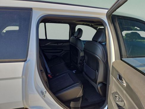 New 2025 Jeep Grand Cherokee Altitude RWD image 27