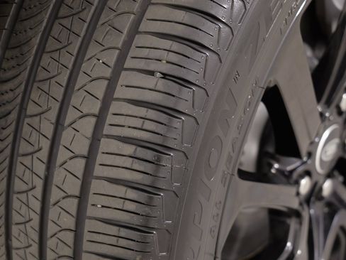 Used 2024 Land Rover Discovery S image 74