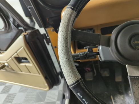 Used 1995 Jeep Wrangler S image 27