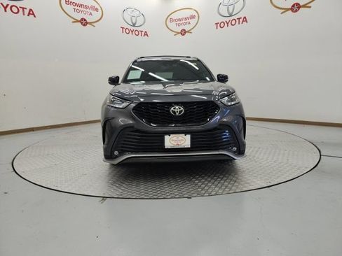 Used 2023 Toyota Highlander XSE FWD image 4