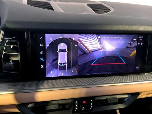 Used 2025 Porsche Cayenne image 31