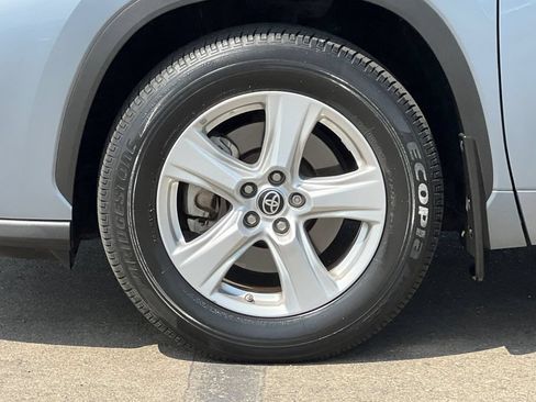 Used 2022 Toyota Highlander LE FWD image 30