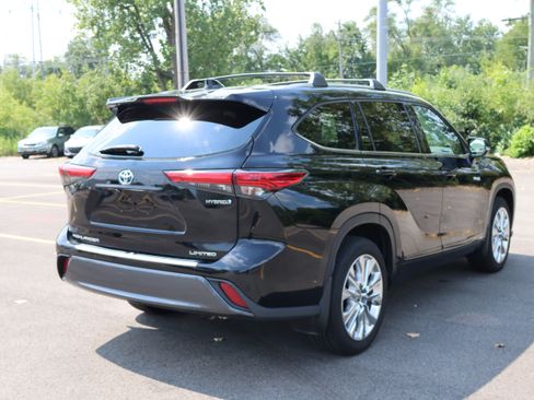 Used 2021 Toyota Highlander Limited AWD/4WD image 3