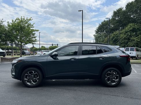 Used 2025 Chevrolet Trax LT w/ Driver Confidence Package FWD image 6