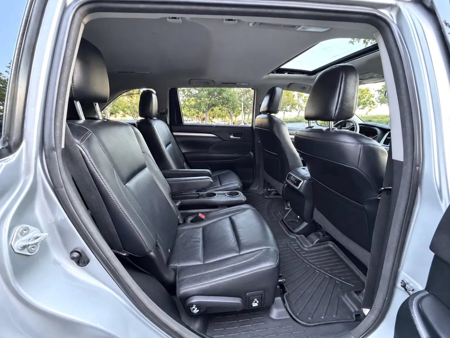 Used 2016 Toyota Highlander XLE FWD image 14