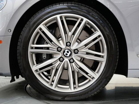 Used 2022 Bentley Flying Spur Plug-In Hybrid image 11